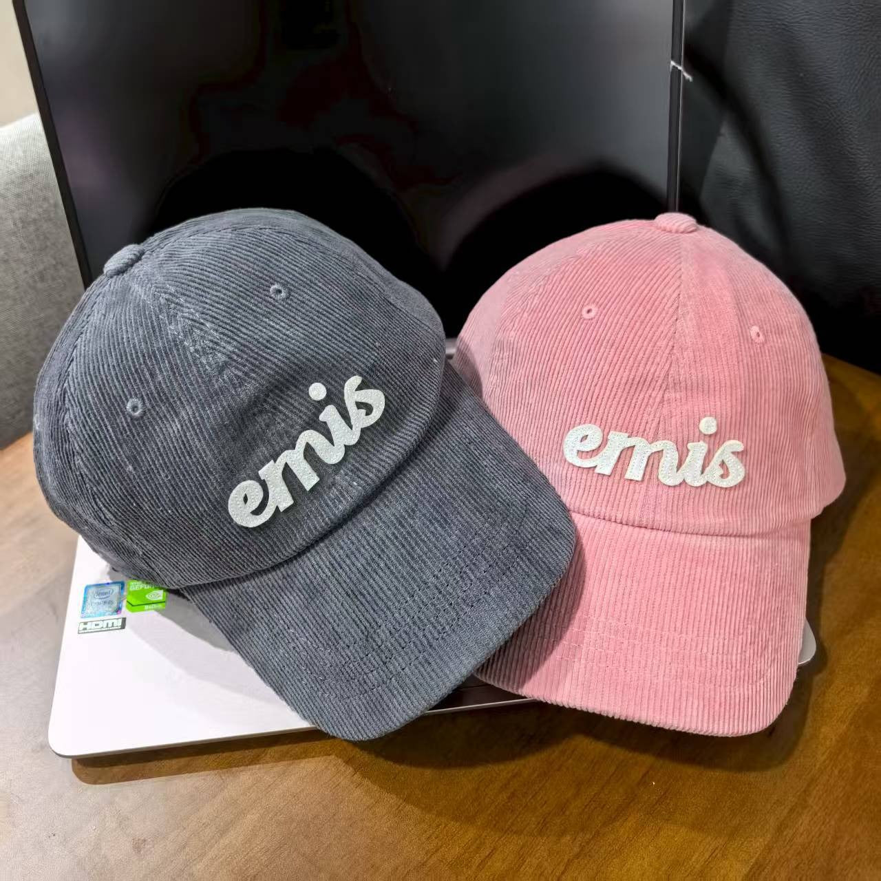 Emis Signature Corduroy Cap
