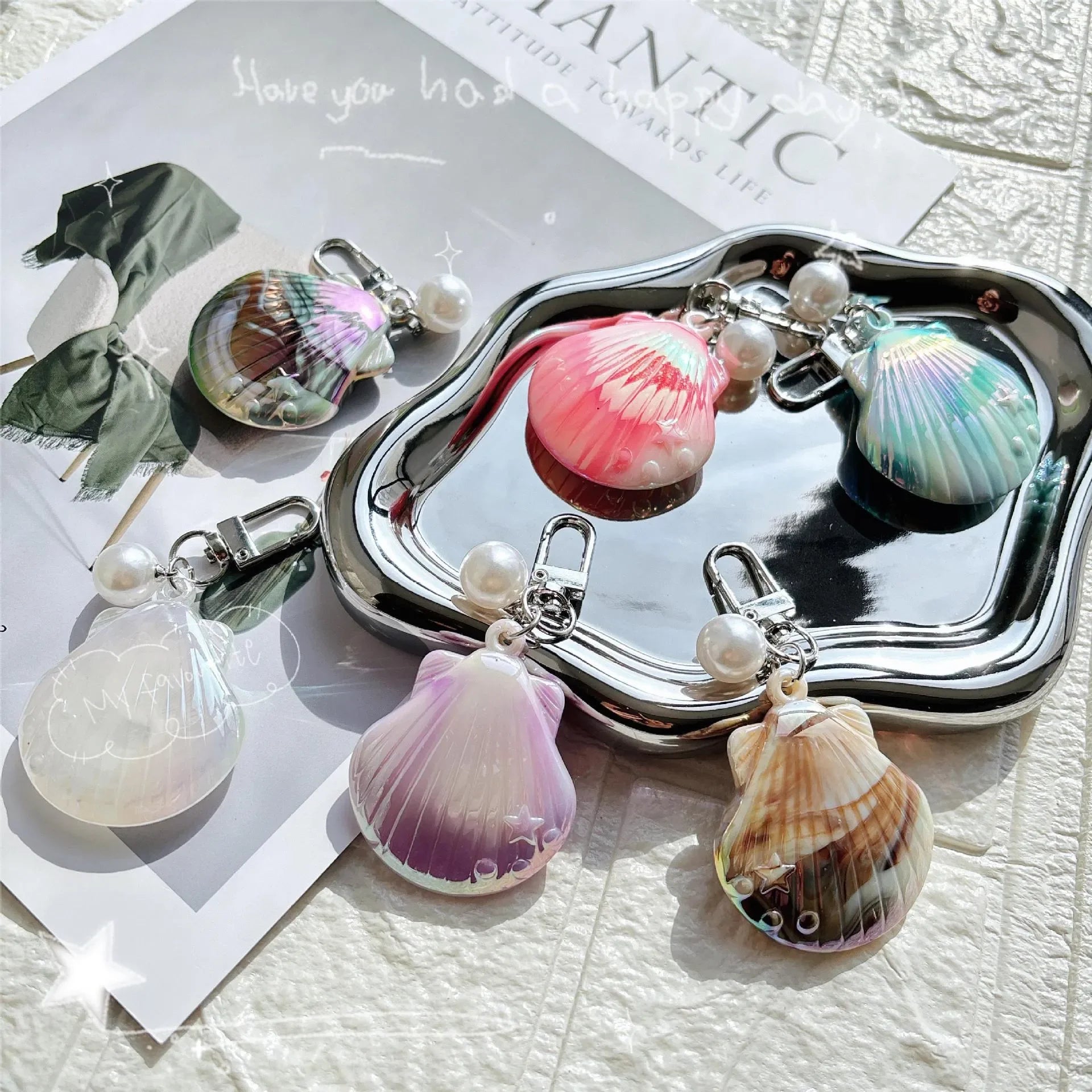 Ocean Gleaming Shell Pearl Keychain