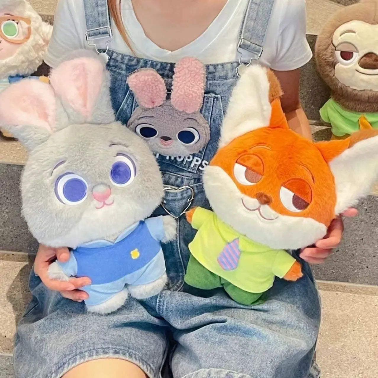 Zootopia Casual Moves Plushie (45 cm)