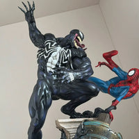 Spiderman vs Venom Battle Scene GK Figure (55 cm)