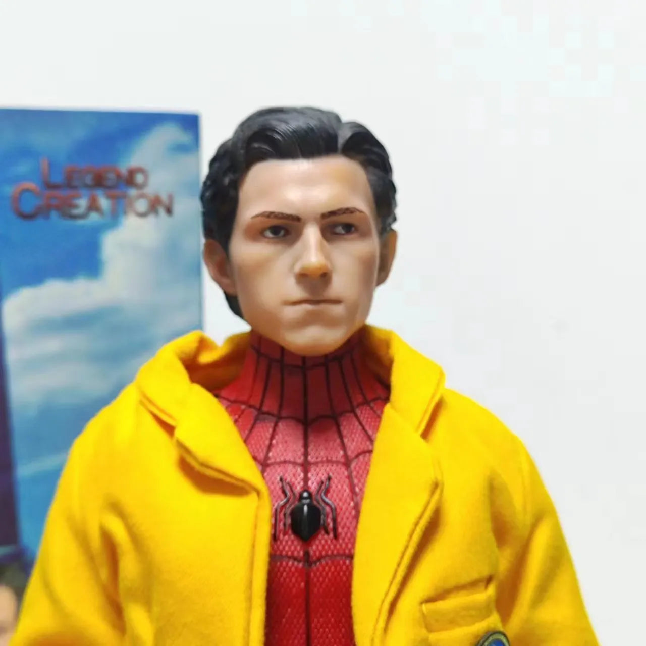 Spiderman Homecoming School Jacket Deluxe Figure (18 cm)