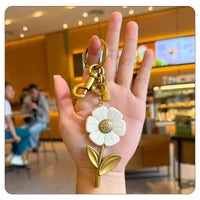 Trainer Luxe TS I Turned Pretty Daisy Bag Charm