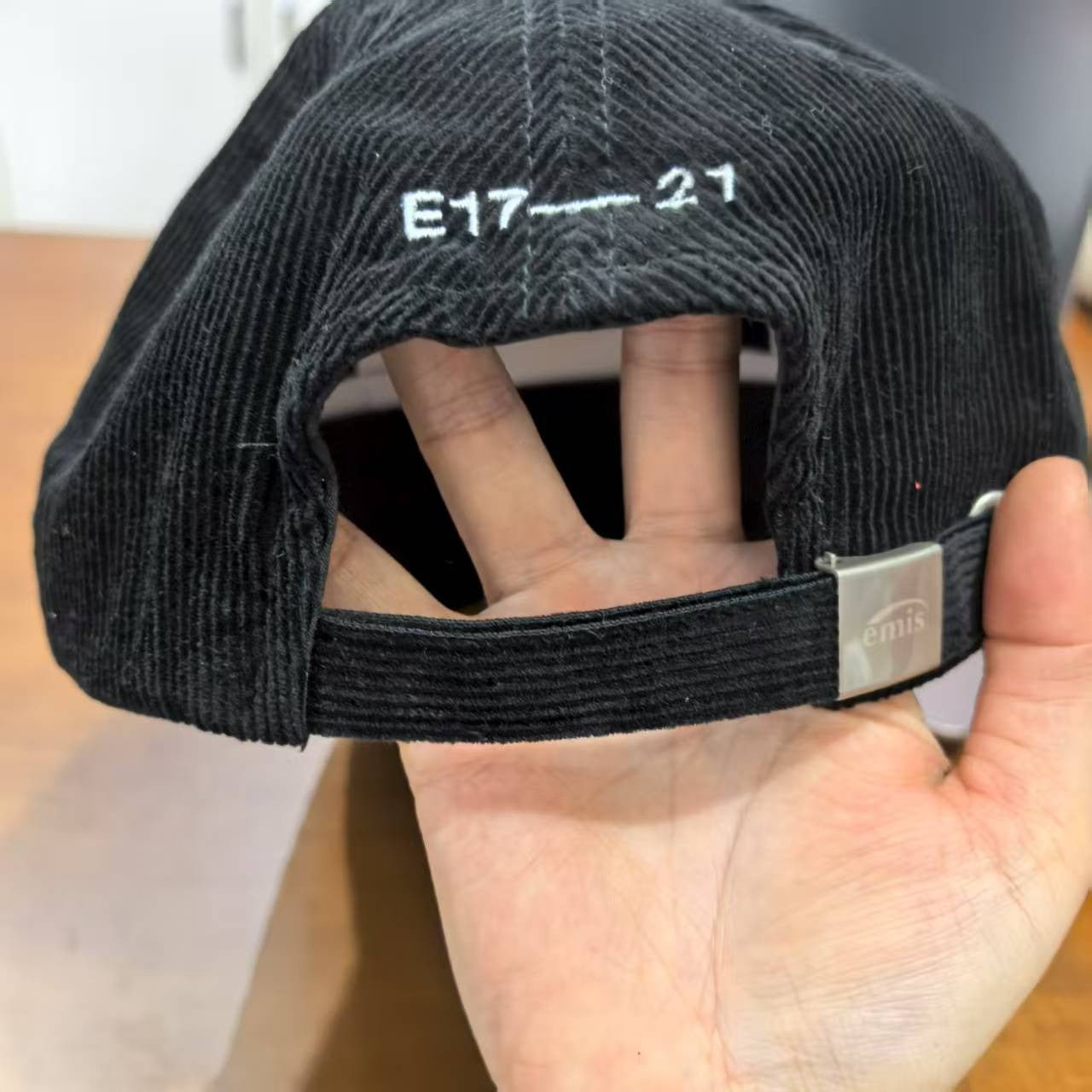 Emis Loop Corduroy Cap