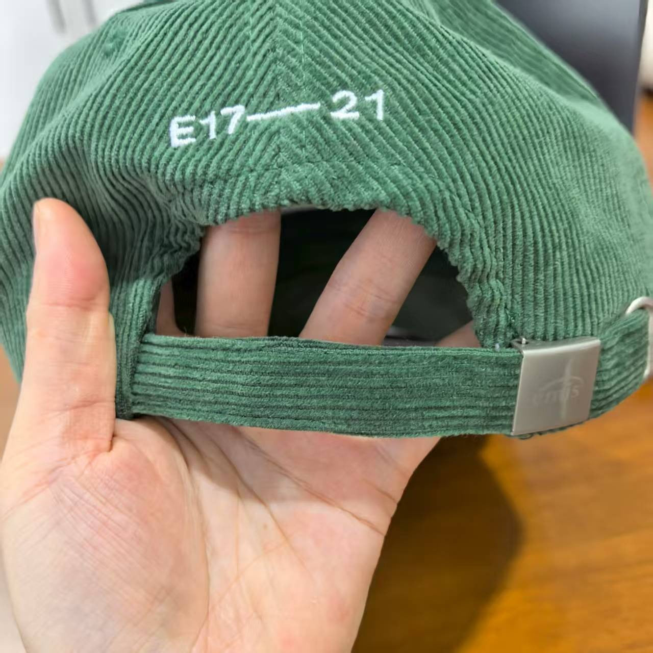 Emis Loop Corduroy Cap