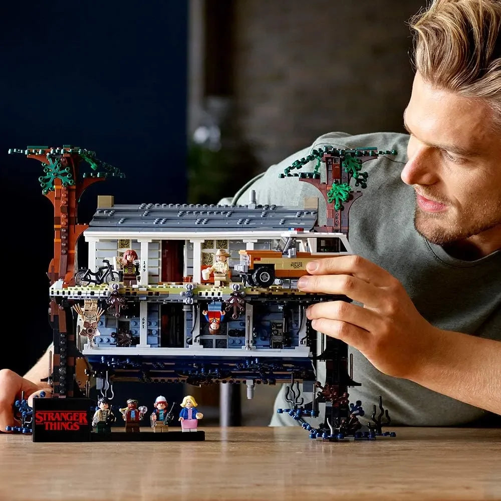 Stranger Things Red Blocks Stranger Things Upside Down Building Blocks (2287 Pcs)