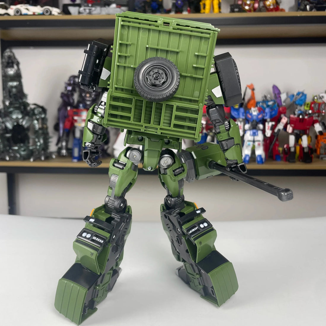 LiJiang Transformers XT-1654 Jiefang CA141 Figure (23 cm)