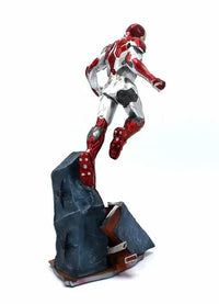 Iron Man Flight Figurine (27 cm) - Bear Hugs