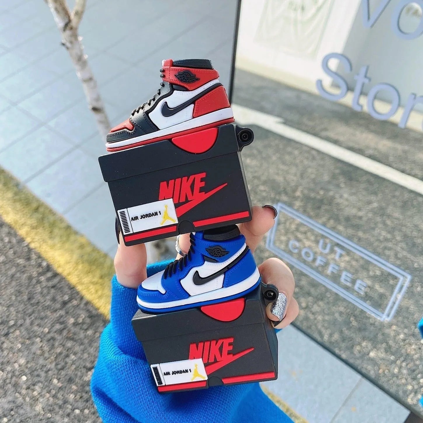 Sneaker Snap Case (For Airpods) - Bear Hugs